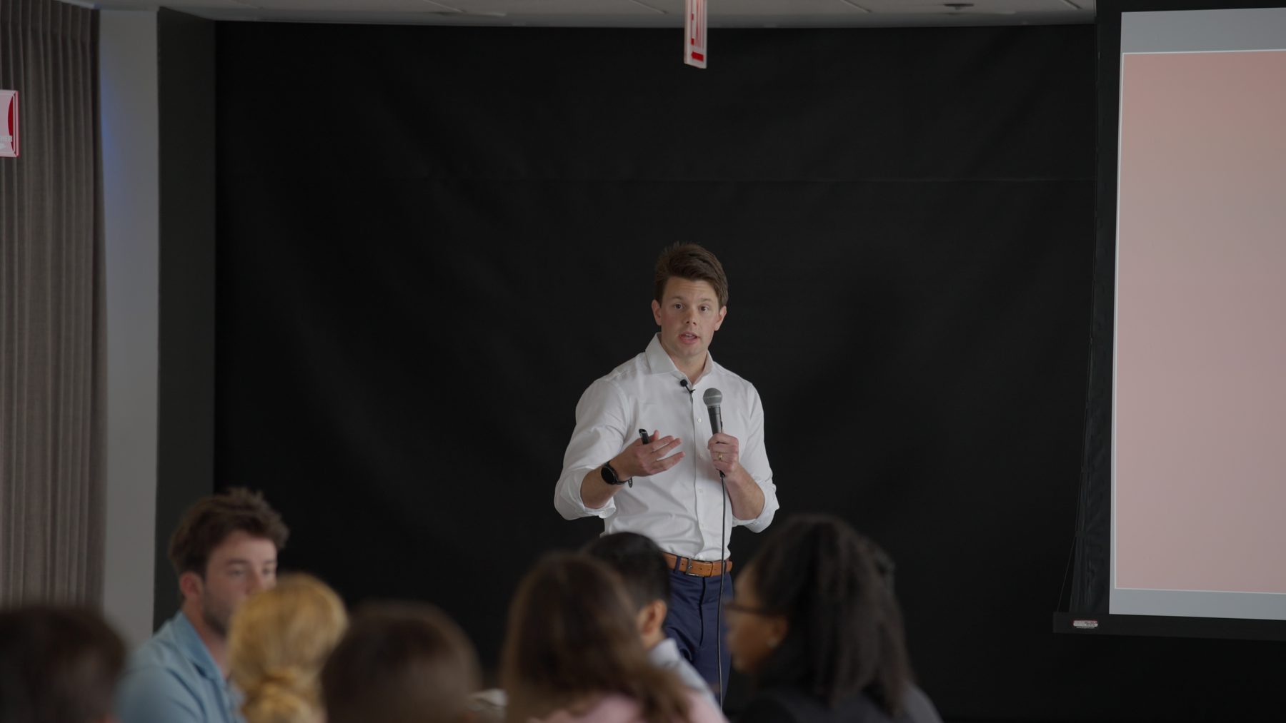 Andrew Godwin speaking to an audience of interns at the National Intern Day event at Willis Tower in Chicago
